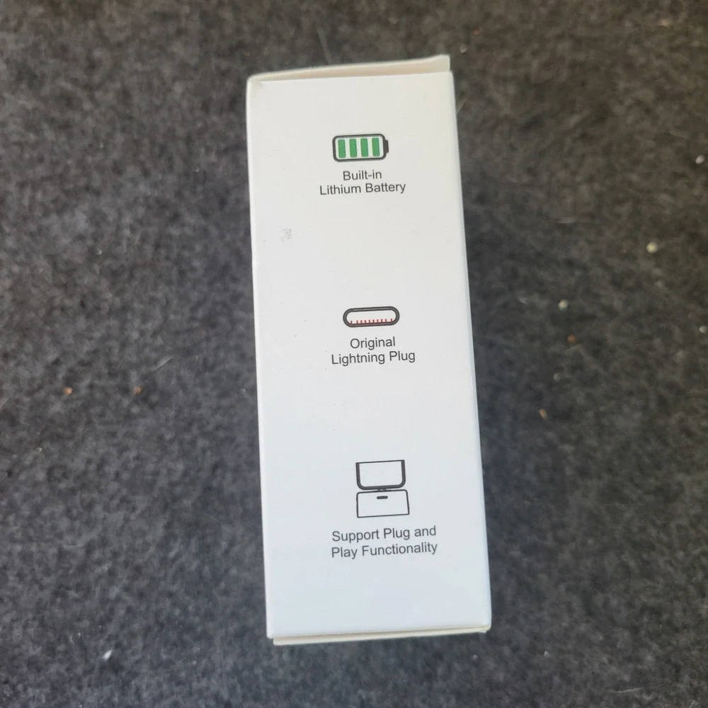 ZENS Magnetic Single Powerbank, portable‎ wireless charger for iPhones.